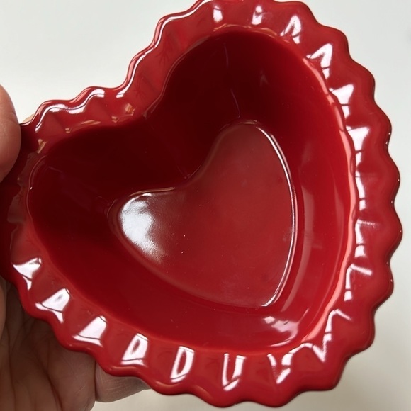 Chantal Red Heart Scalloped Ramekin Condiment Bowl - Picture 3 of 5